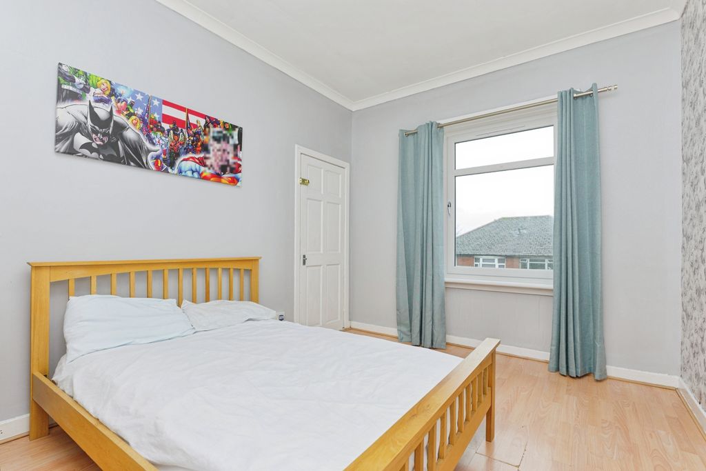 Property photo 3 of 9 Bedroom