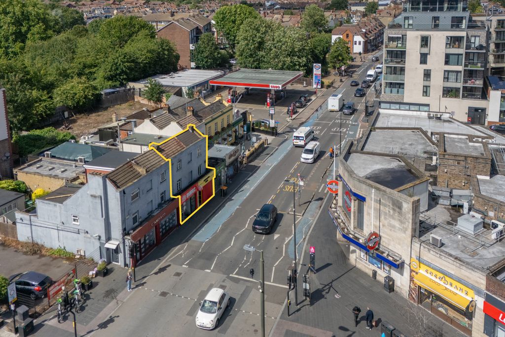 Property photo 2 of 22 188 & 186 High Street, Colliers Wood, London Sw19 2Bn