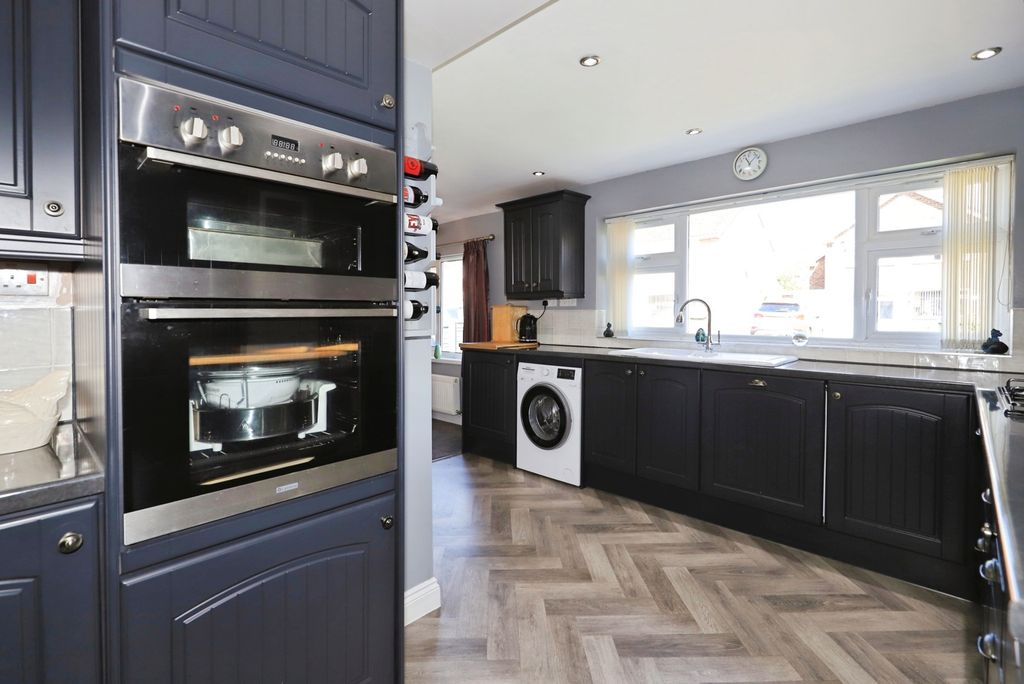 Property photo 3 of 21 Pbox-Img.Jpg