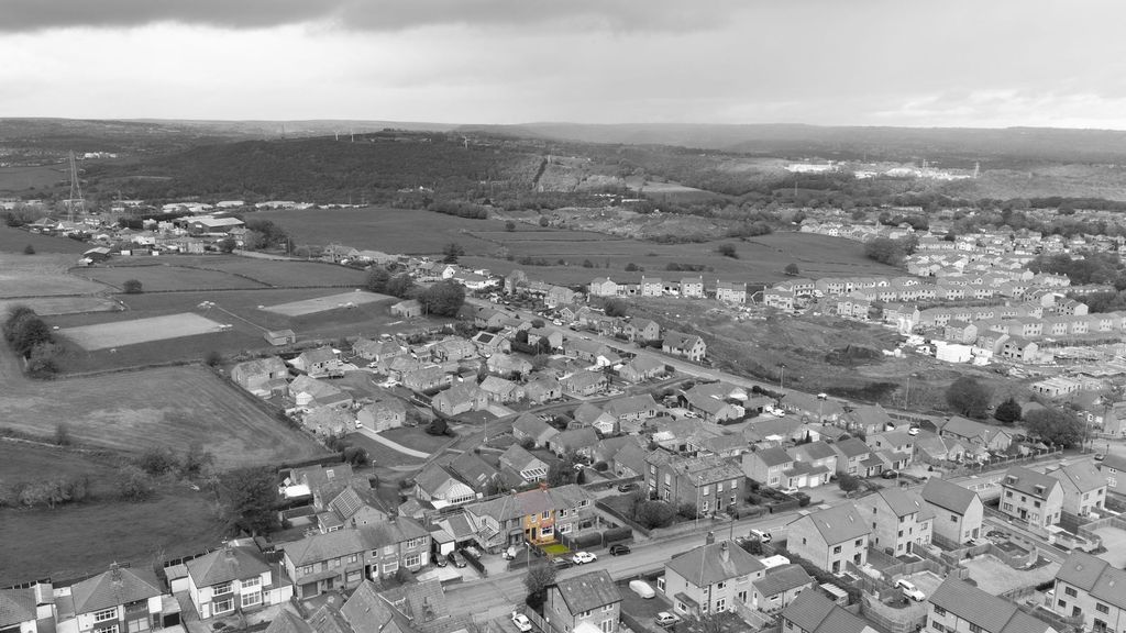 Property photo 2 of 28