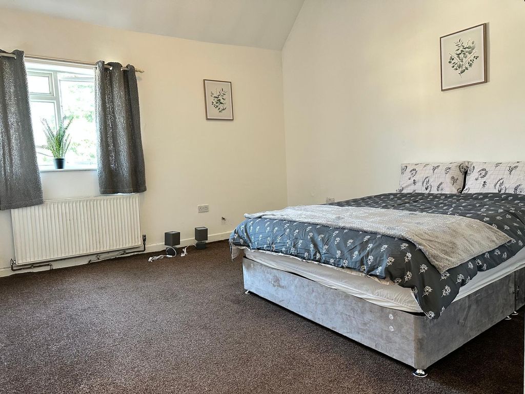 Property photo 1 of 4