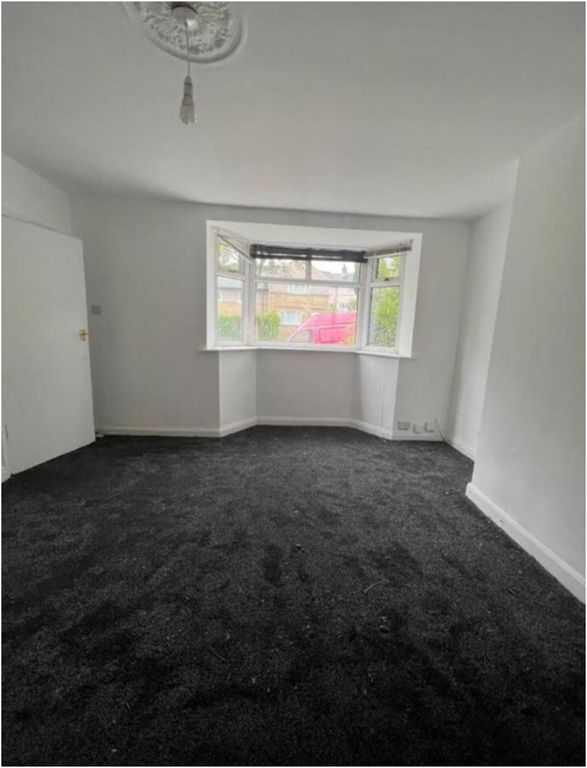 Property photo 3 of 7 Living Room