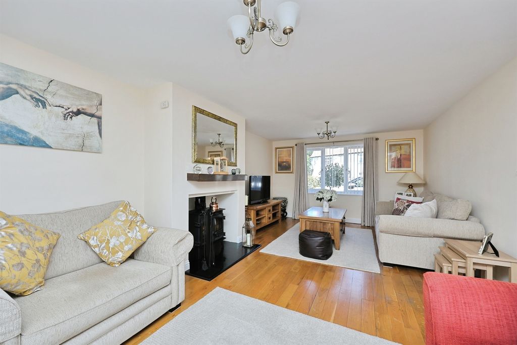 Property photo 2 of 31