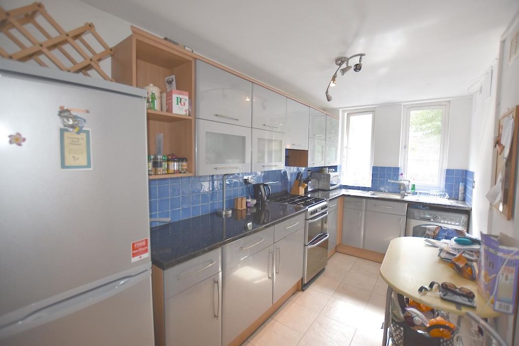Property photo 1 of 6 Kitchen.Jpg