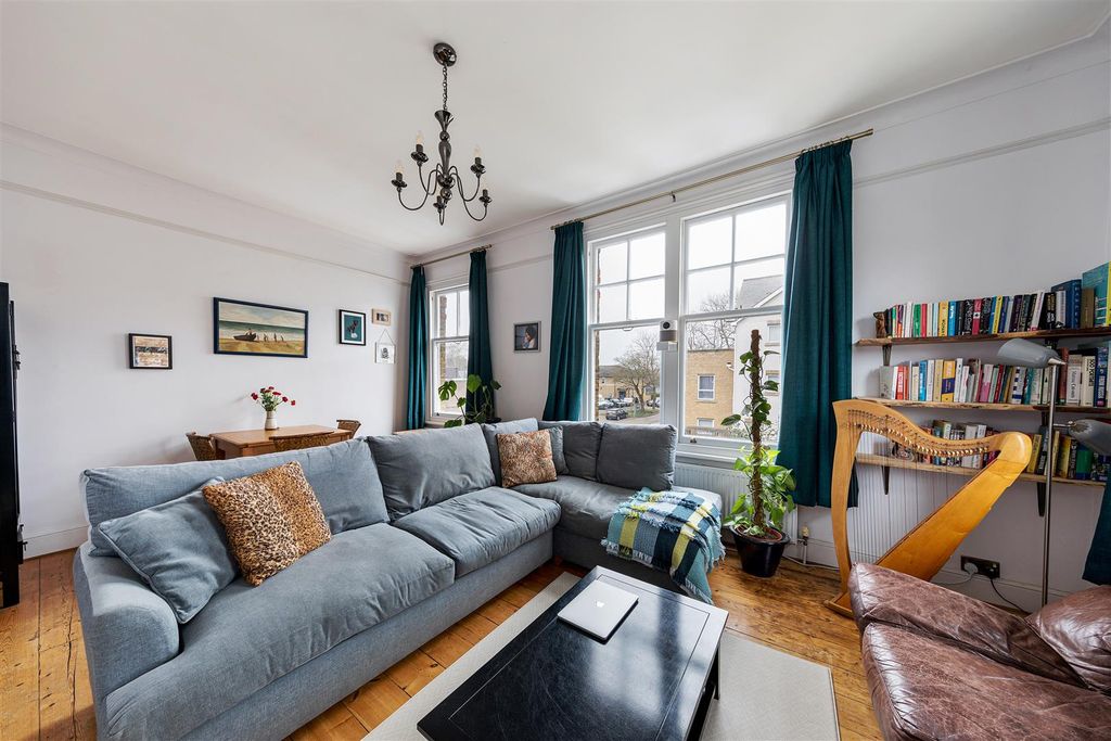 Property photo 2 of 28 Spratt Hall Road E11