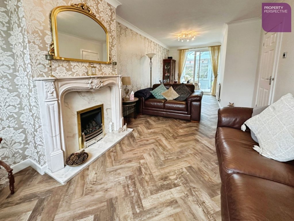 Property photo 3 of 18 Lounge