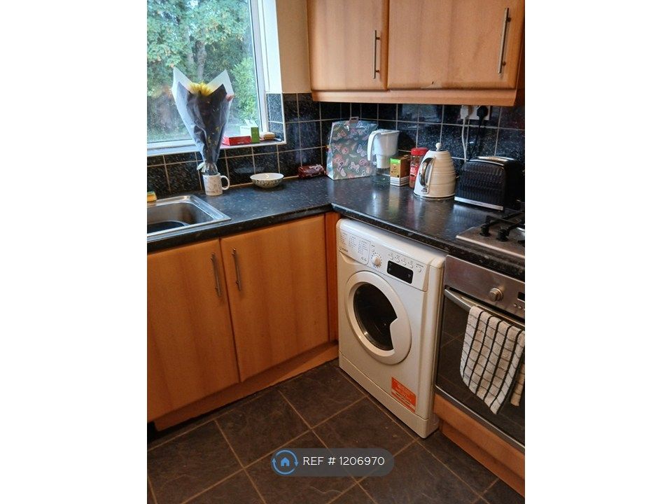 Property photo 2 of 12 Kitchen