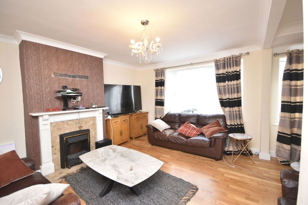 Property photo 3 of 14