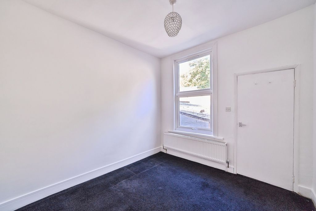 Property photo 3 of 12 Pbox-Img.Jpg
