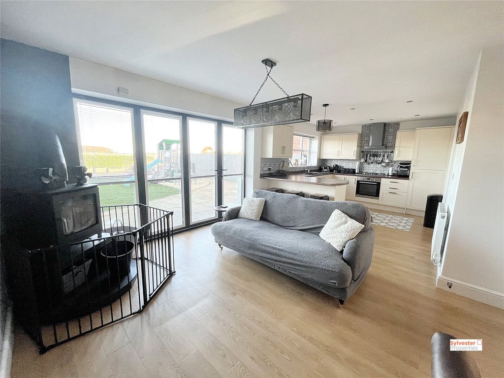 Property photo 2 of 46 Picture No. 22