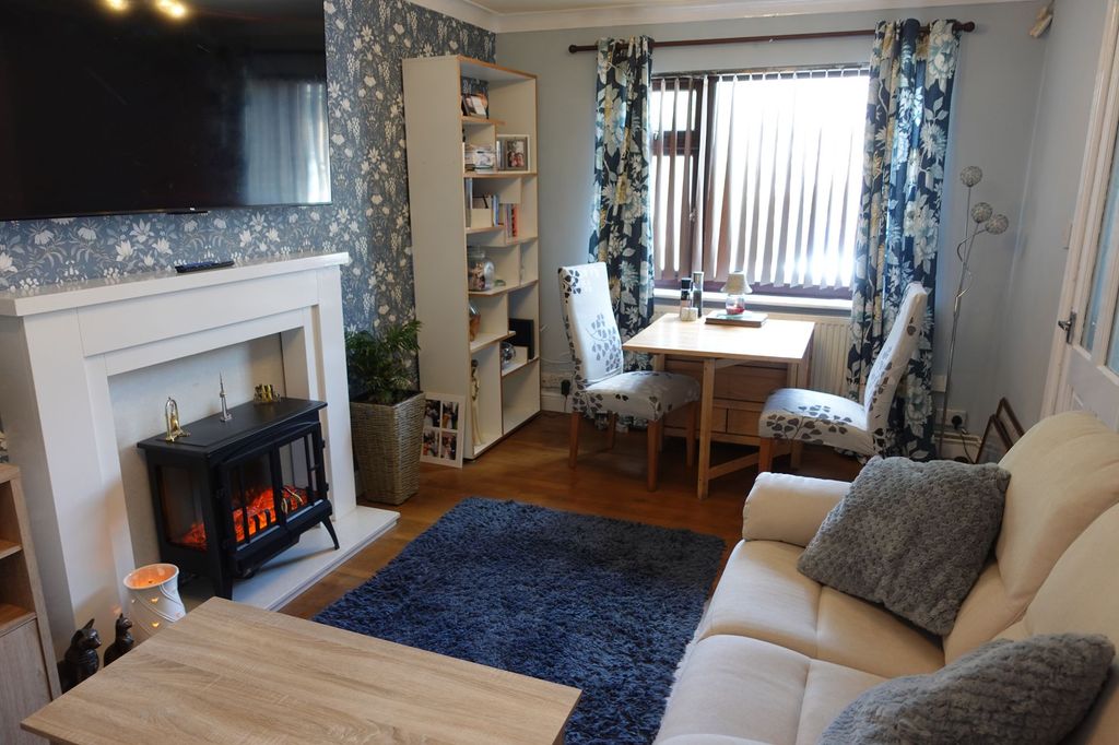 Property photo 2 of 13 Lounge