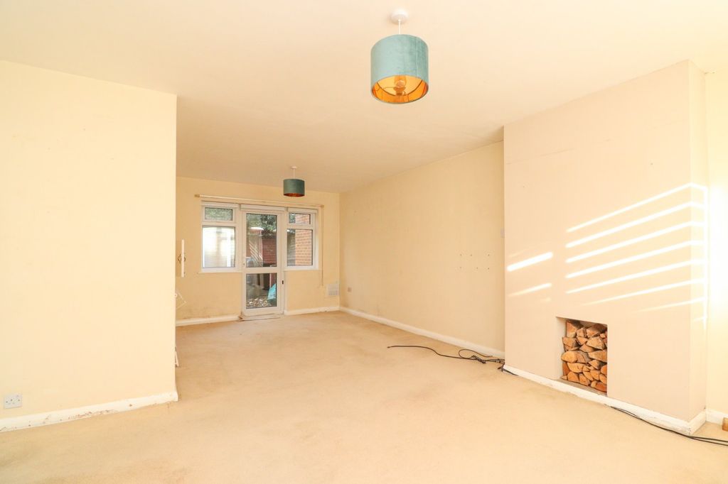 Property photo 3 of 12 Picture 3