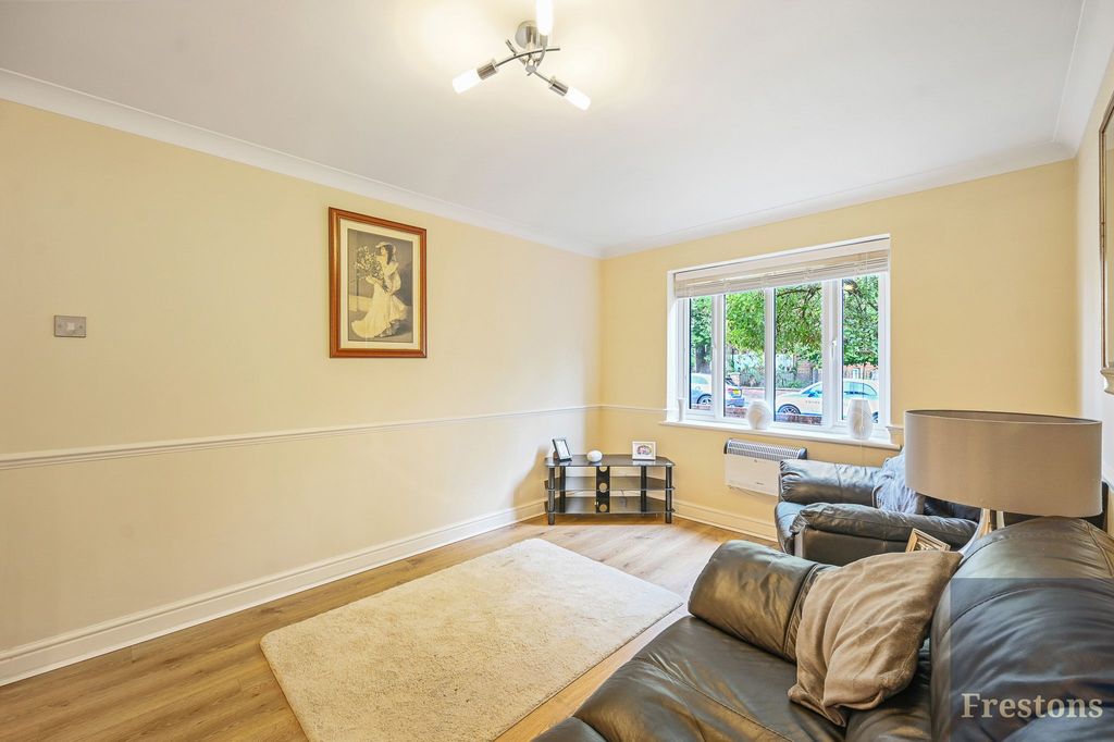 Property photo 3 of 11