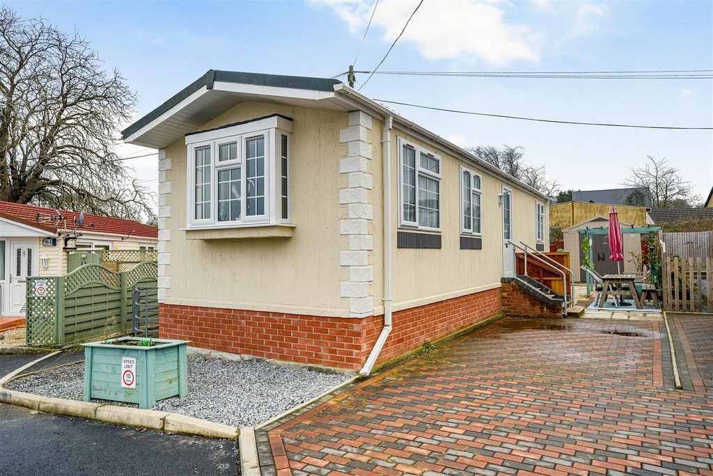 Property photo 1 of 27