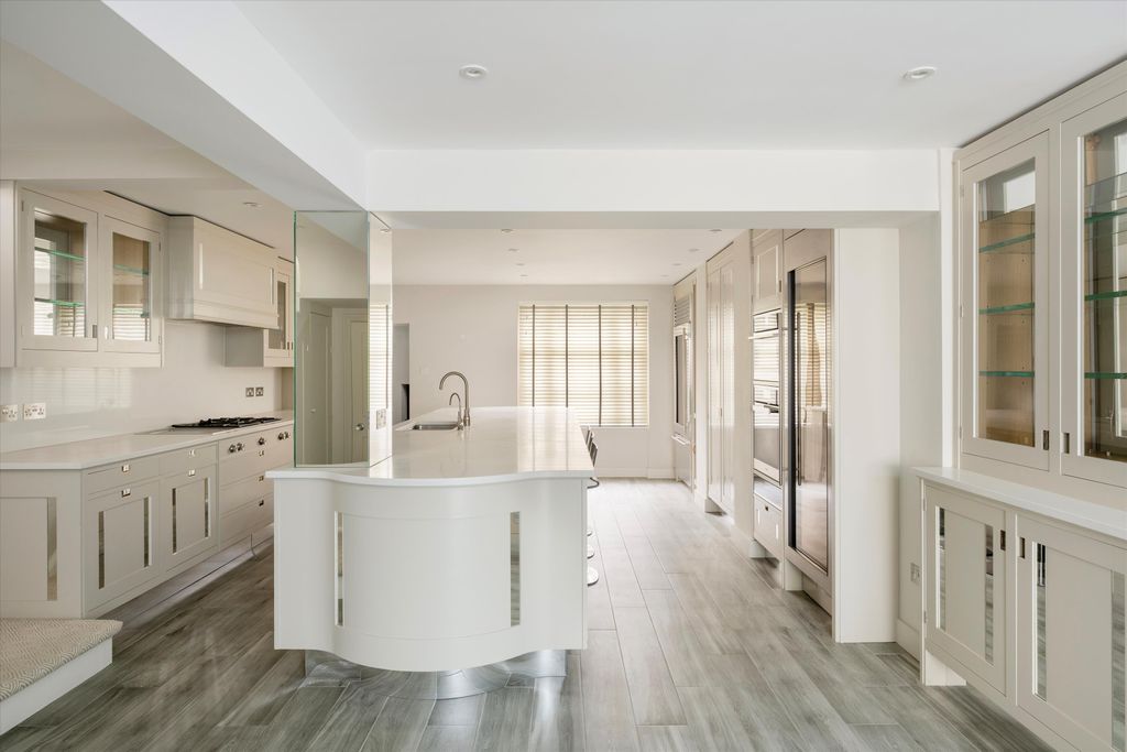 Property photo 2 of 20 Image