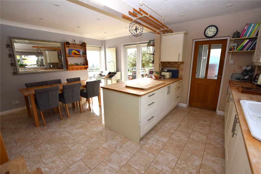 Property photo 3 of 11 Picture No. 16