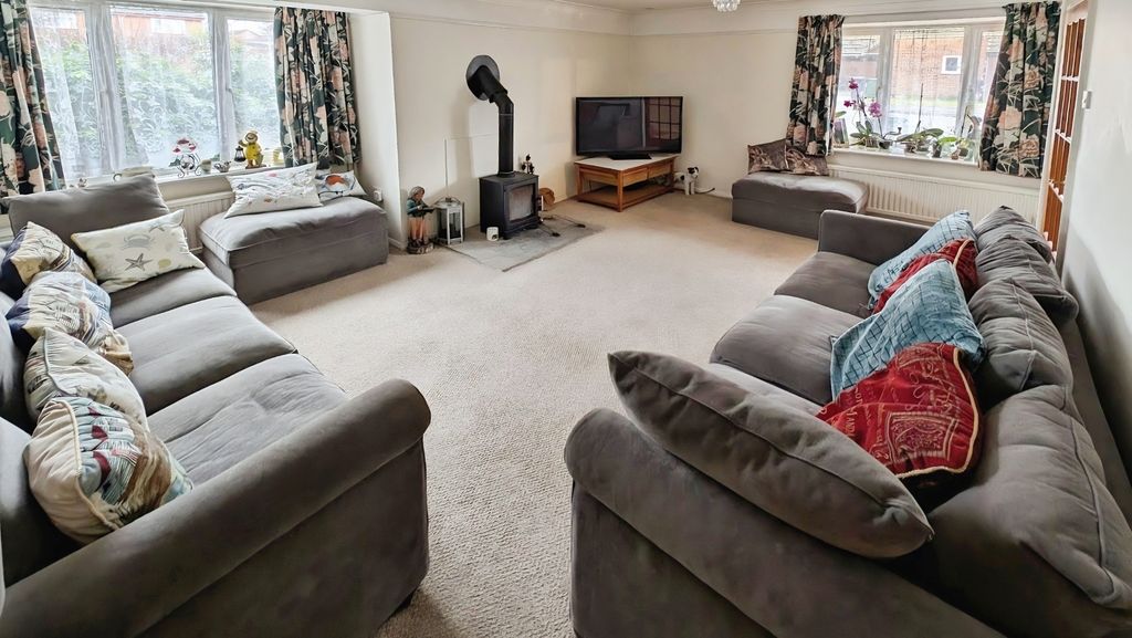 Property photo 3 of 24 Pbox-Img.Jpg