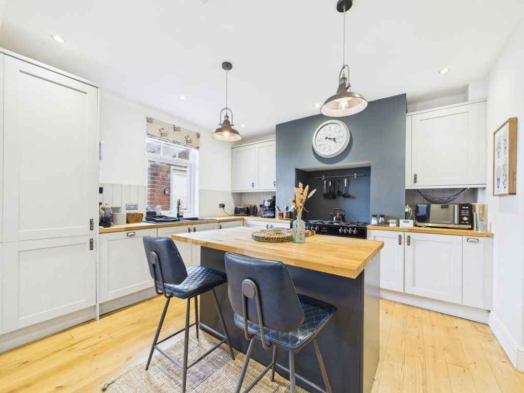 Property photo 3 of 25