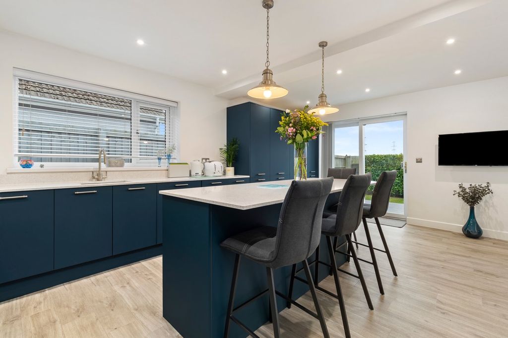 Property photo 3 of 34