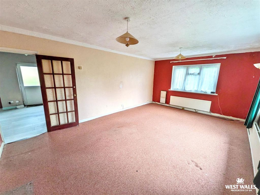 Property photo 2 of 21 22672.Jpg