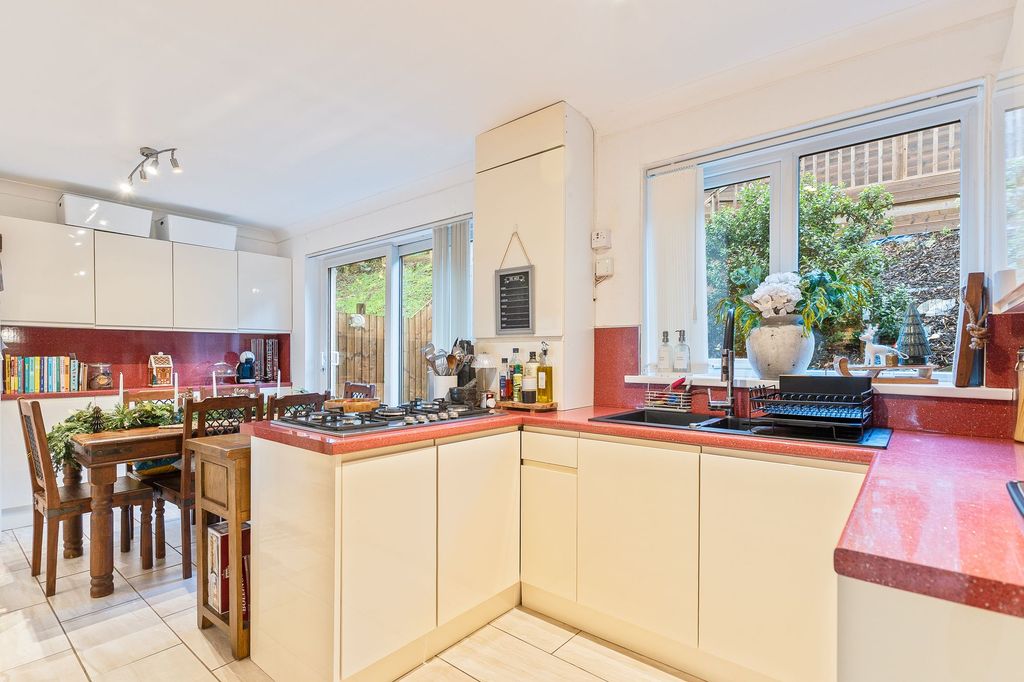 Property photo 3 of 24