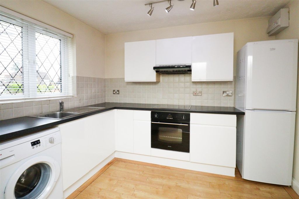 Property photo 2 of 8 Kitchen