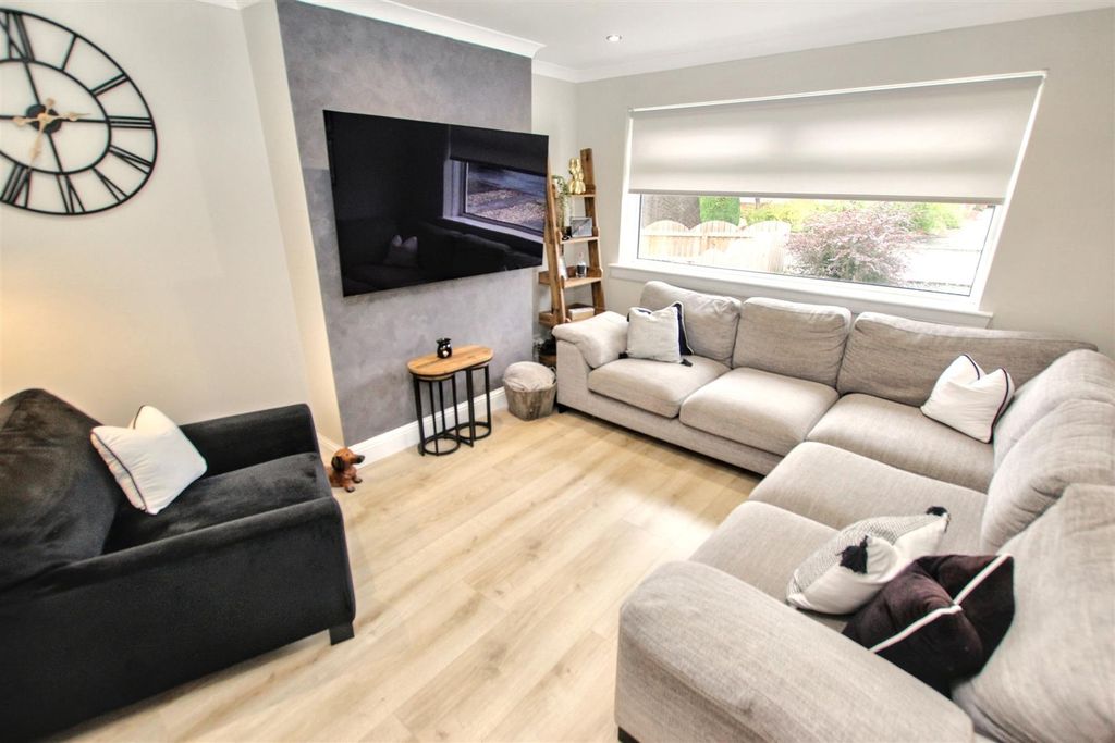 Property photo 2 of 14 2 - Lounge.Jpg