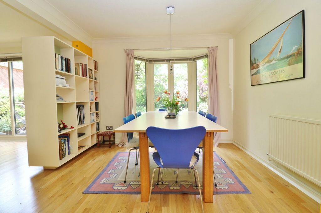 Property photo 2 of 24