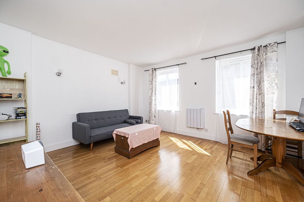 Property photo 2 of 9