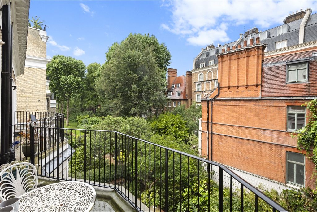 Property photo 3 of 13 Balcony