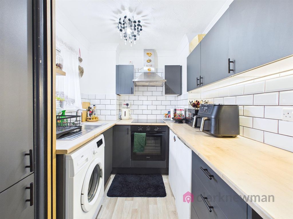 Property photo 3 of 13 Kitchen