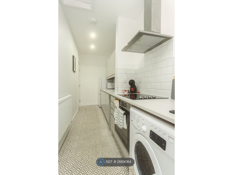 Property photo 2 of 8 Kitchen