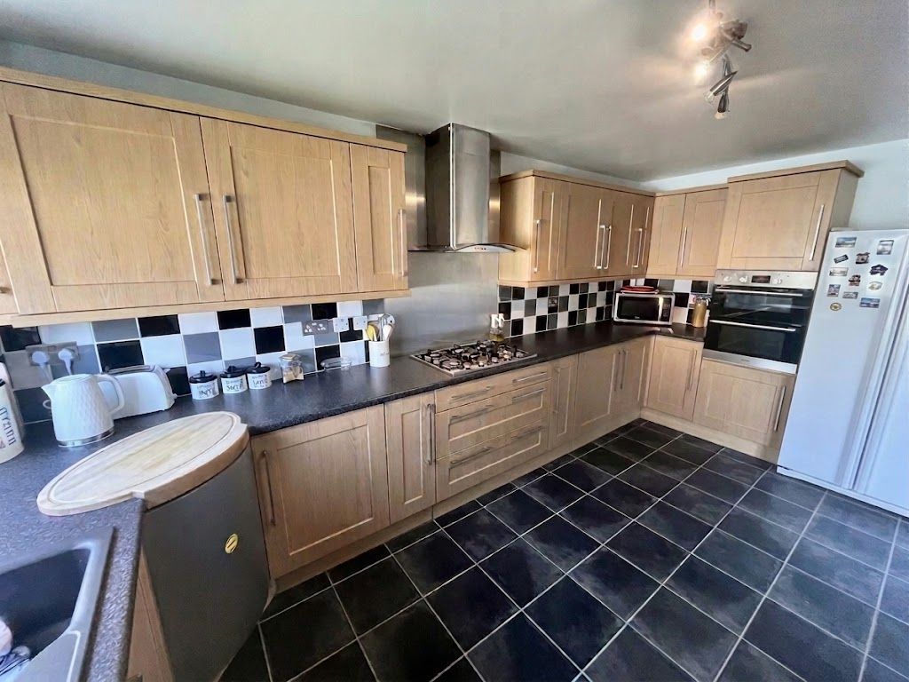 Property photo 2 of 24