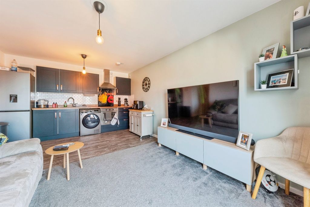 Property photo 2 of 16