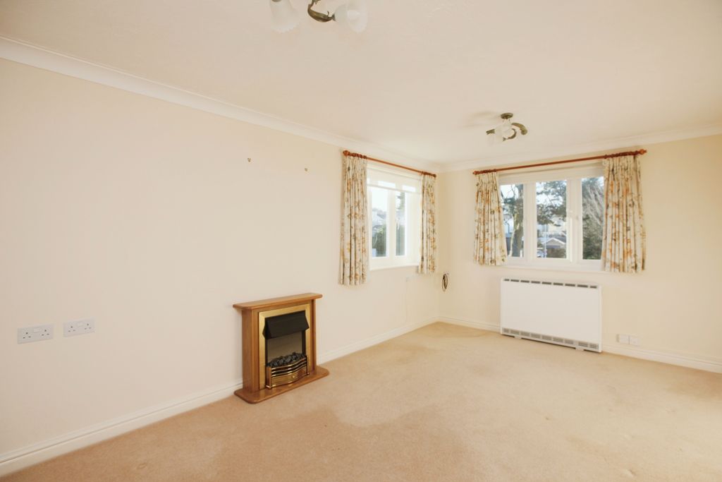 Property photo 3 of 11 Lounge