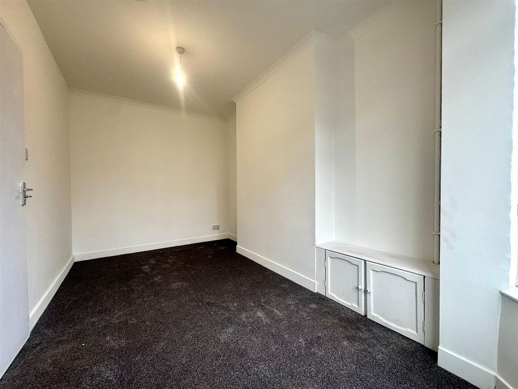 Property photo 3 of 16 Front Room Pic 1.Jpeg