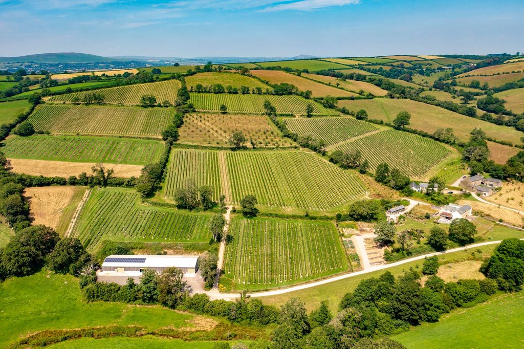 Property photo 1 of 35 Calancombe