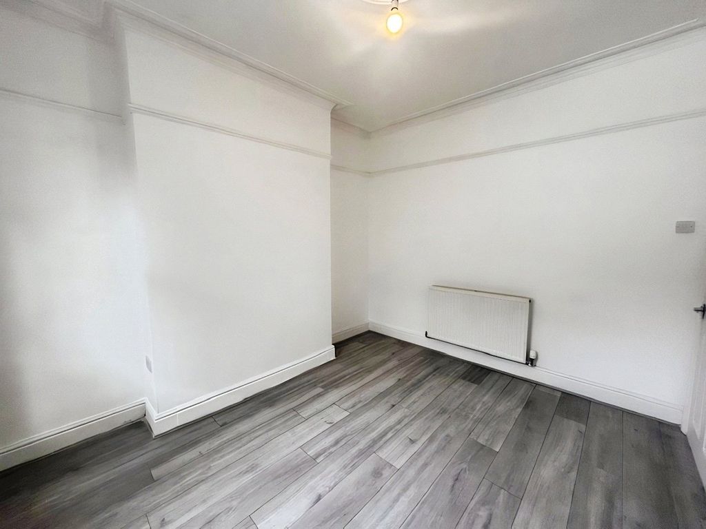 Property photo 3 of 11 Picture No. 12