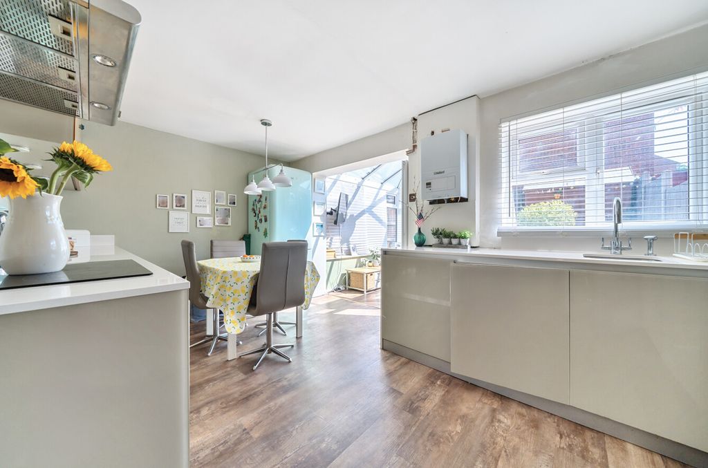 Property photo 3 of 17 1313884-13-68625B...
