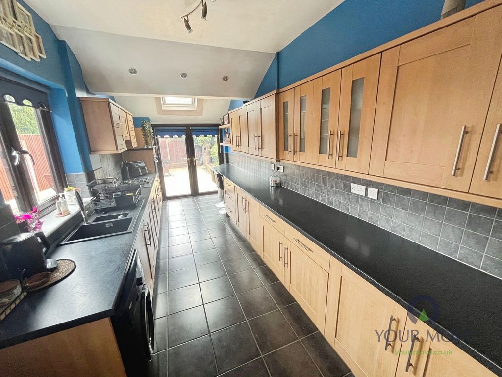 Property photo 2 of 14 Kitchen