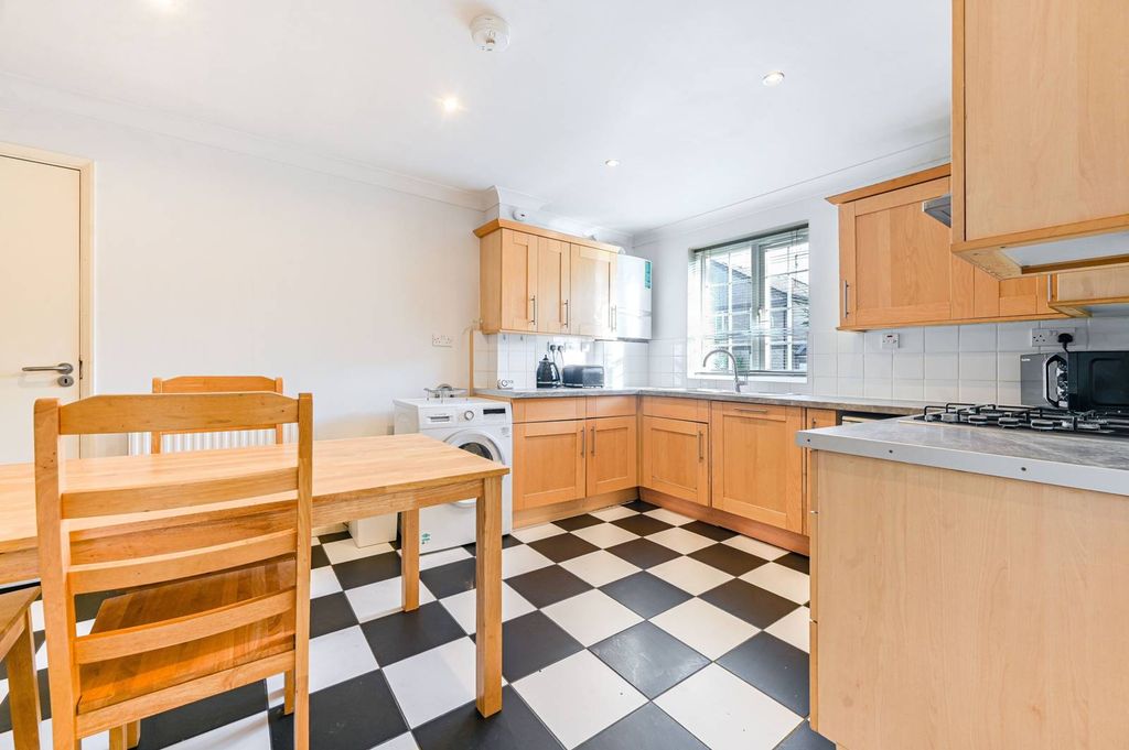 Property photo 2 of 23