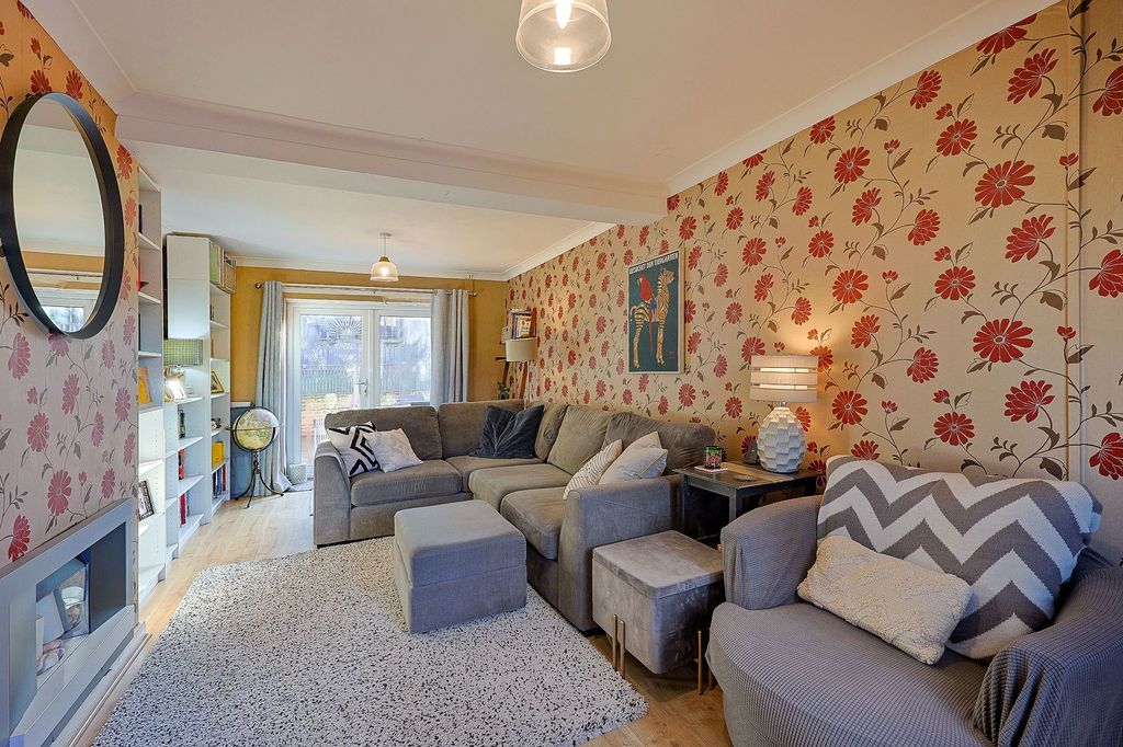 Property photo 2 of 21