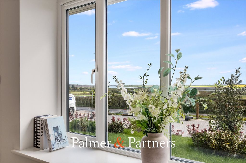 Property photo 3 of 31 Picture No. 12