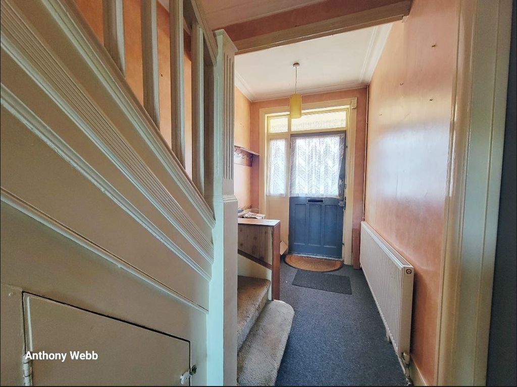 Property photo 3 of 12 Hallway