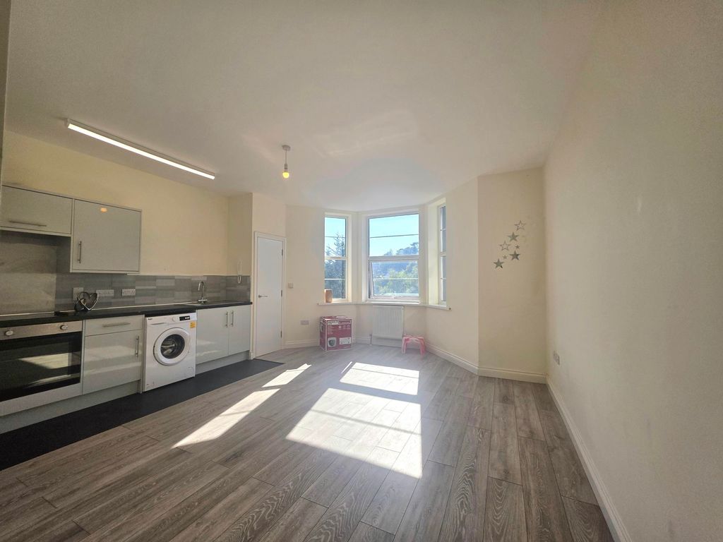 Property photo 3 of 4