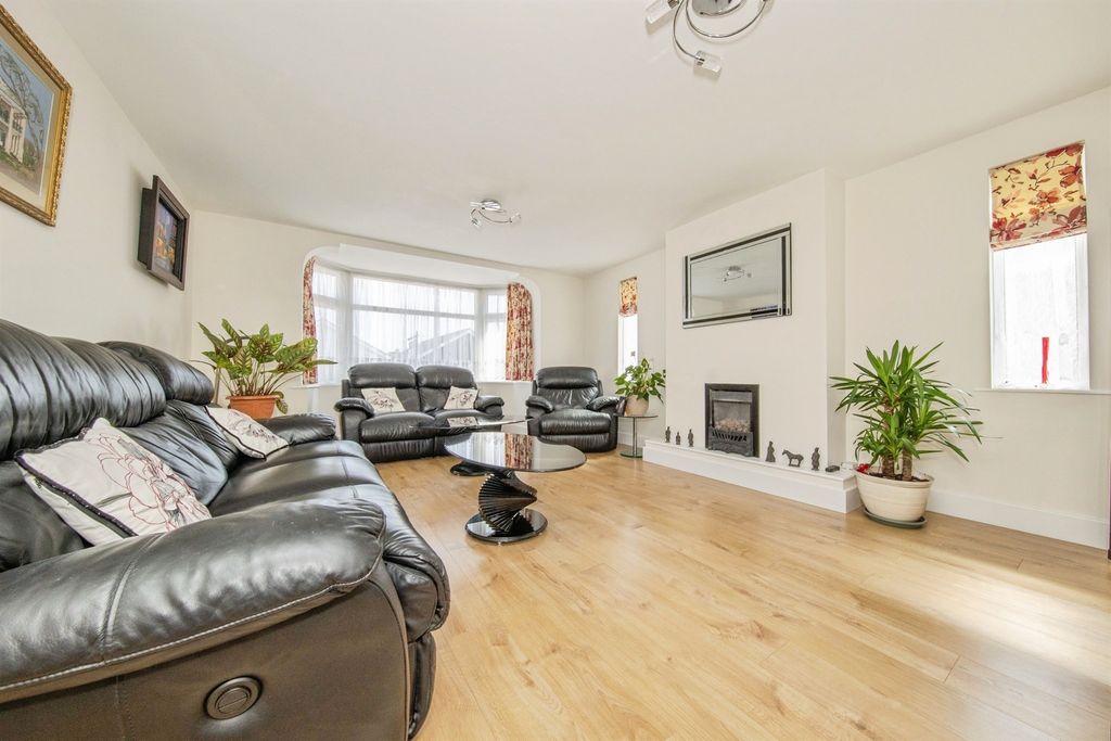 Property photo 2 of 19