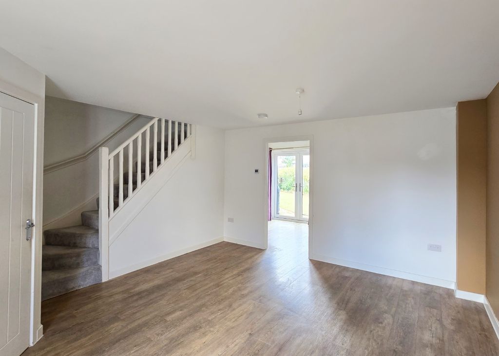 Property photo 3 of 11 5339844