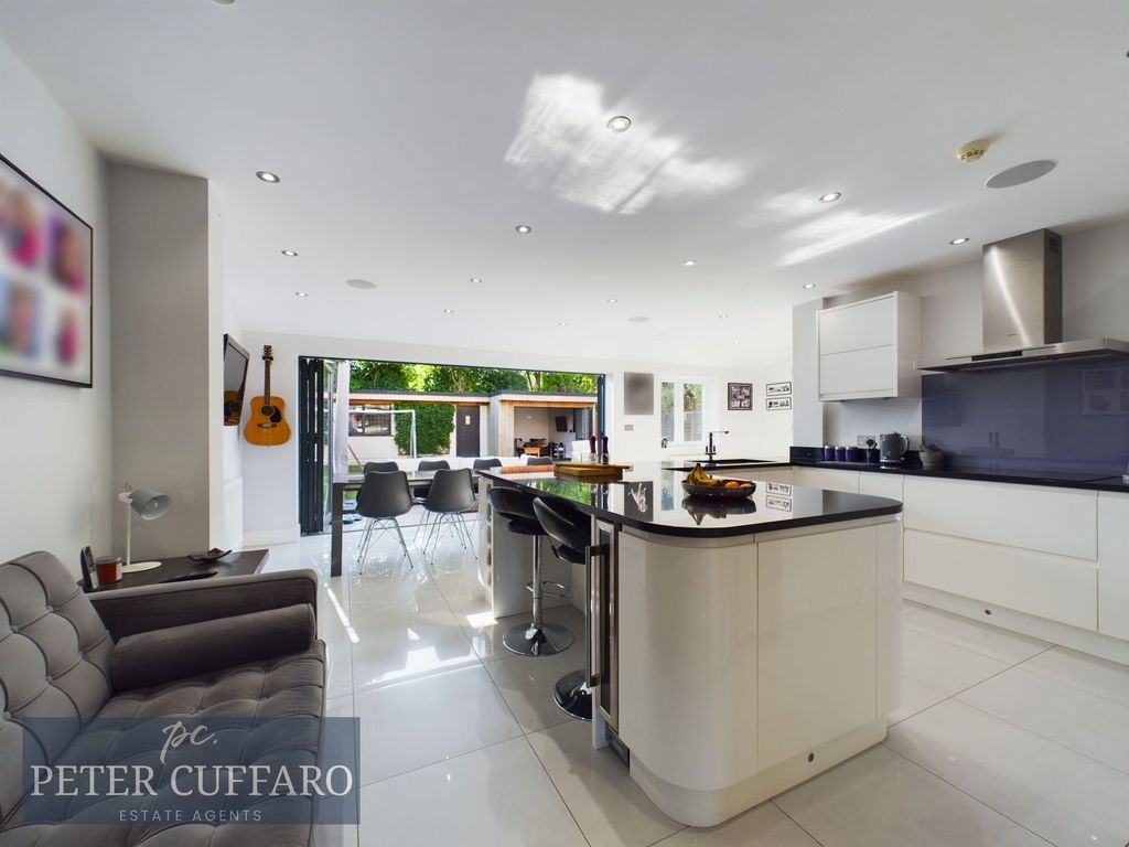 Property photo 3 of 24