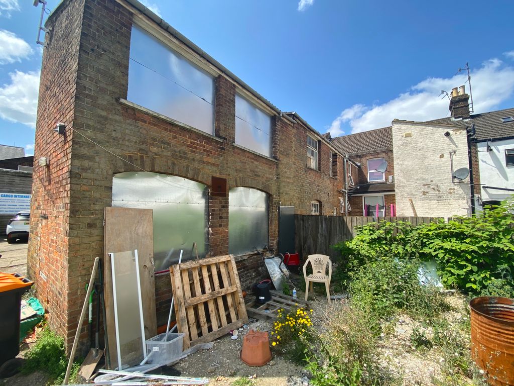 Property photo 2 of 7