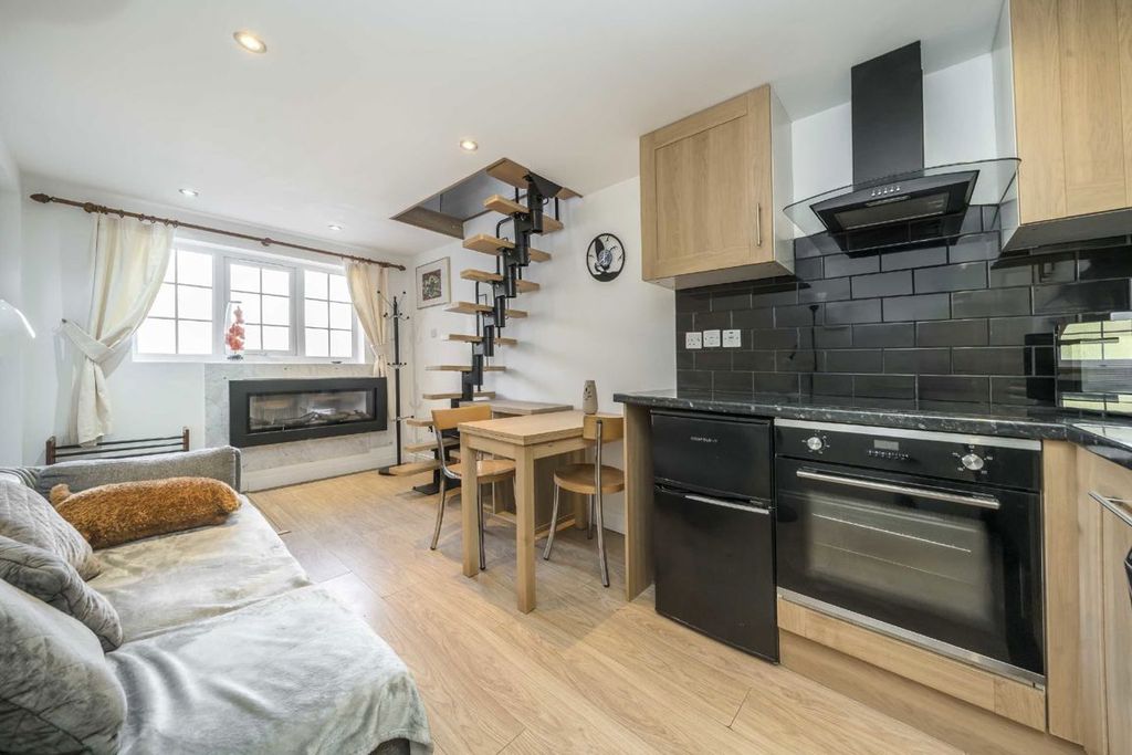 Property photo 1 of 3
